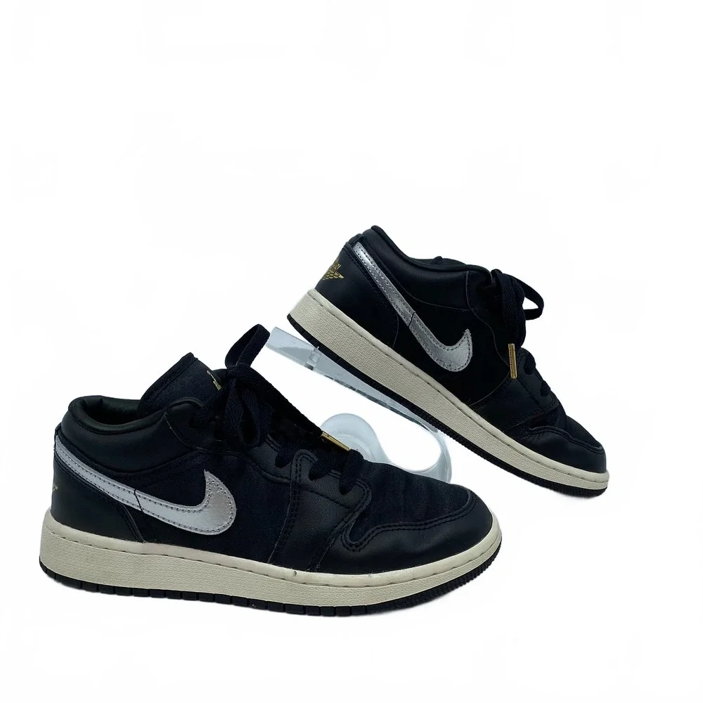 Nike Air Jordan 1 Low SE Boys  Snkr | Black Silver Size 3.5